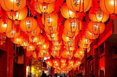 Spirited Away Filminden Bir Sahne Gibi: Japonların Fener Festivali